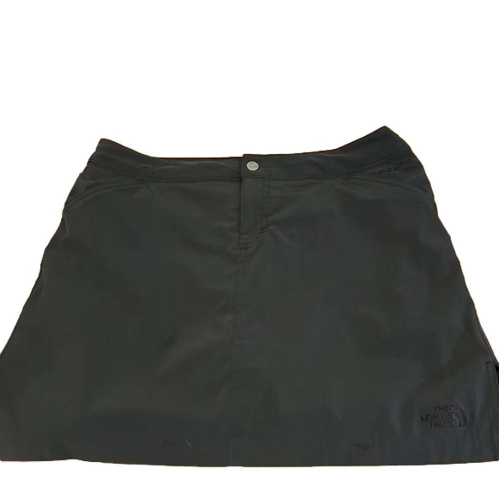𝅺the North Face Skort, black, size 6, in good condition